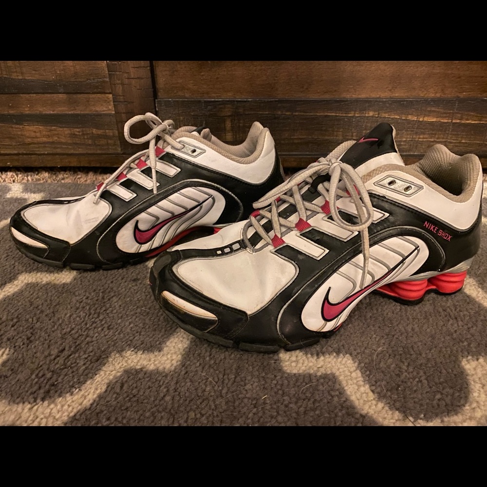 Women’s Nike Shox Size 9
